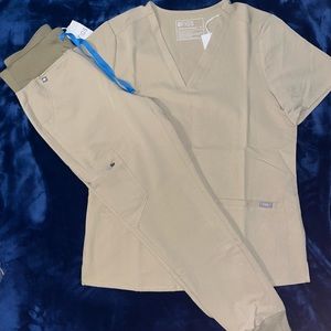 (M) FIGS Limited Edition color Tan scrub set. NWT.